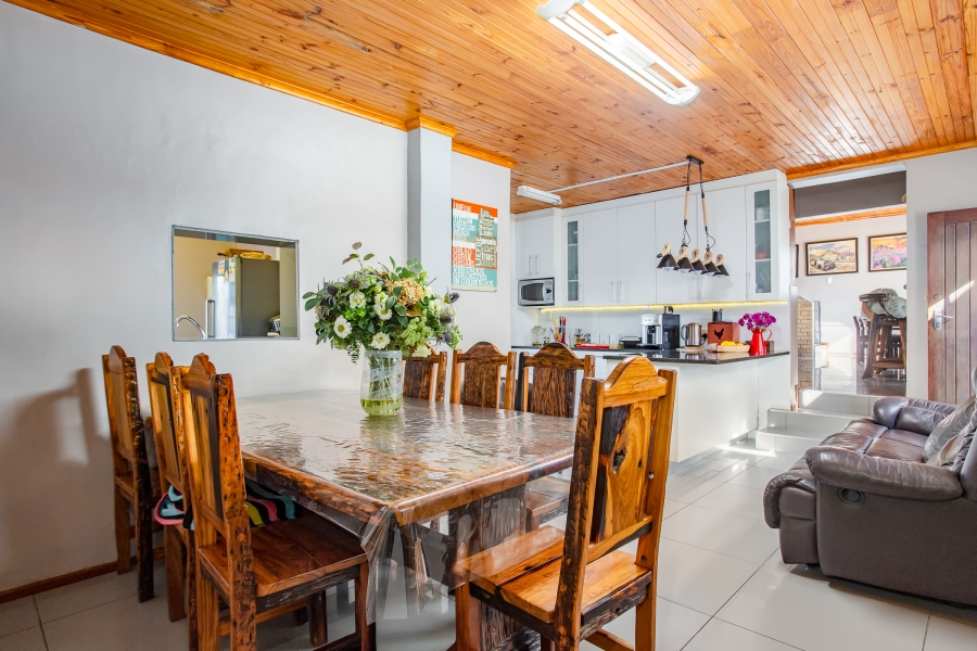 7 Bedroom Property for Sale in Uitsig Western Cape